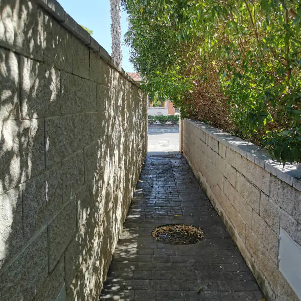 Servidão de passagem urbana para acesso entre imóveis
